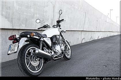 honda_2014_cb1100_006.jpg