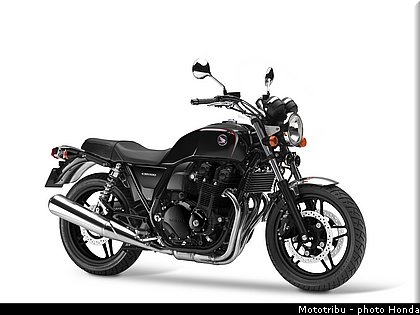 honda_2014_cb1100_017.jpg