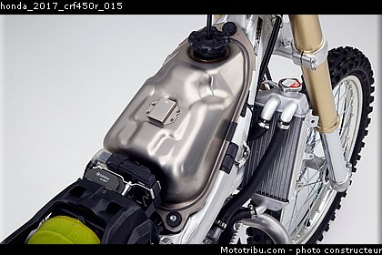 honda_2017_crf450r_015.jpg