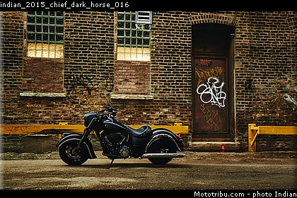 indian_2015_chief_dark_horse_016.jpg