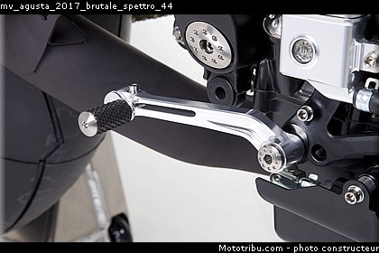 mv_agusta_2017_brutale_spettro_44.jpg