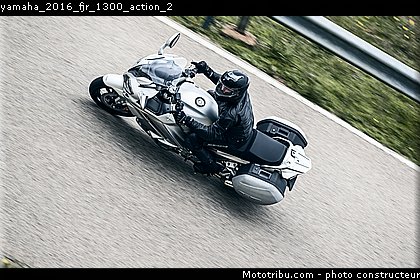 yamaha_2016_fjr_1300_action_2.jpg