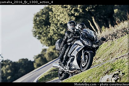 yamaha_2016_fjr_1300_action_4.jpg