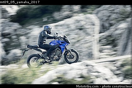 mt09_05_yamaha_2017.jpg