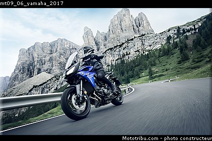 mt09_06_yamaha_2017.jpg