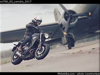 xs700_03_yamaha_2017.jpg