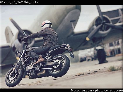 xs700_04_yamaha_2017.jpg