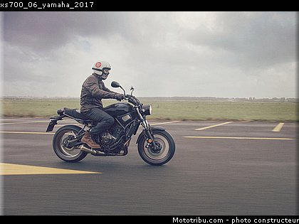 xs700_06_yamaha_2017.jpg