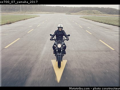 xs700_07_yamaha_2017.jpg